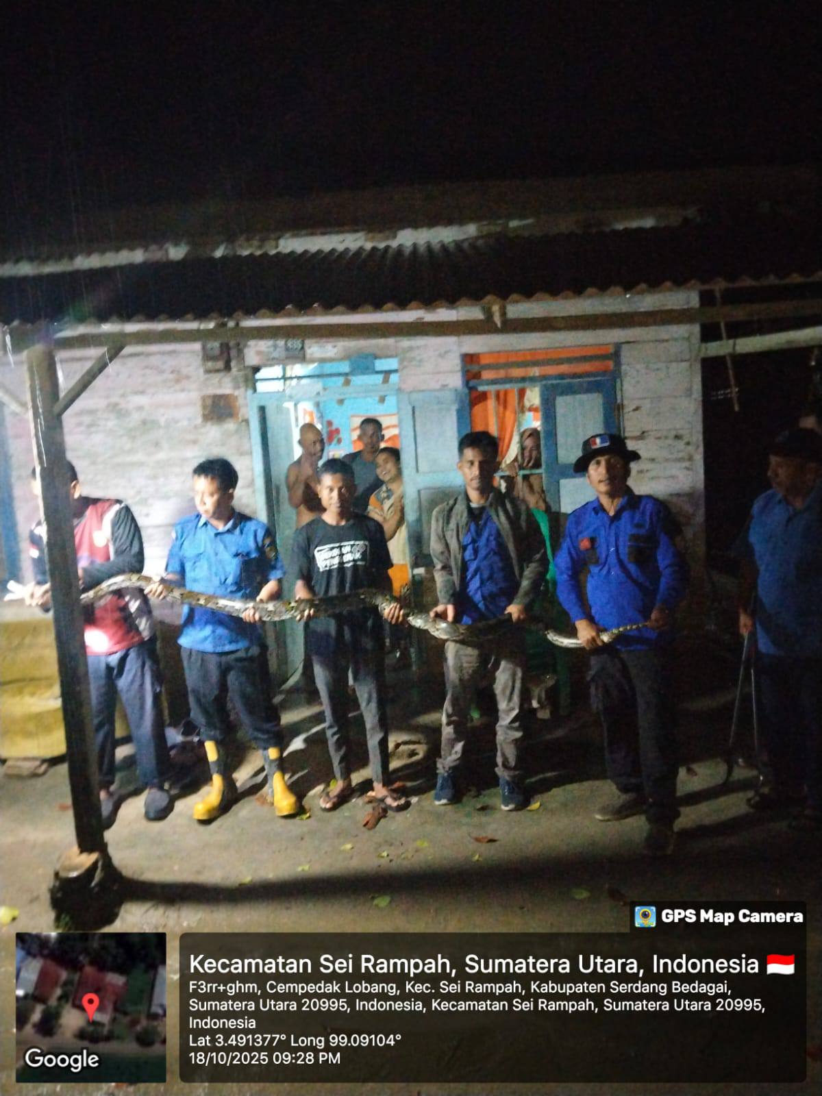 Gambar Damkar Tetap Sigap Penuhi Panggilan Warga